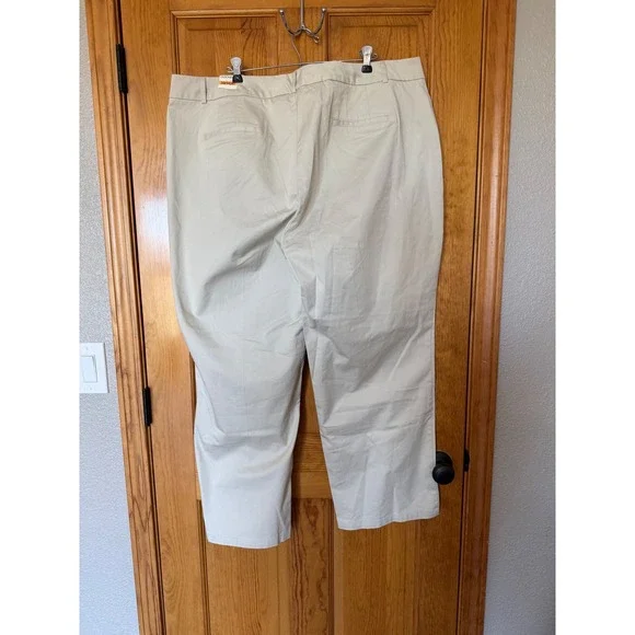 Dockers Woman Metro Pant Beige Khaki Straight Leg Trousers 24W Short NWT - Picture 3 of 5